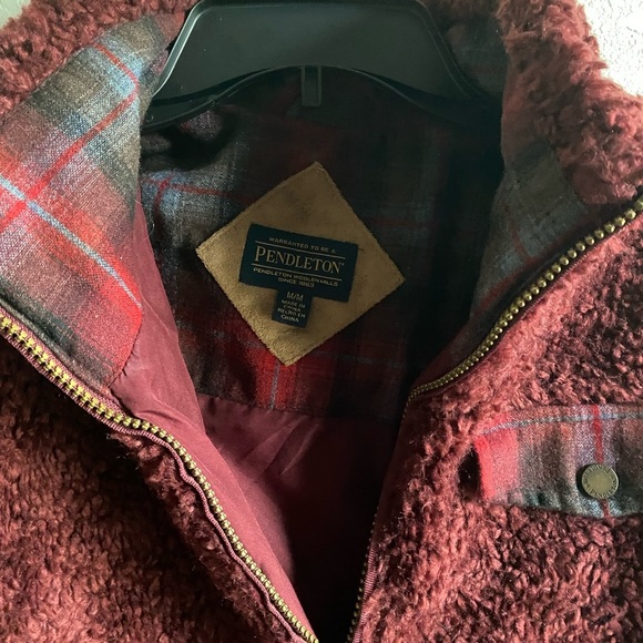 Pendleton Ladies' Fuzzy Sherpa Zip Burgundy Preppy Dark Academia Jacket M - Picture 4 of 16